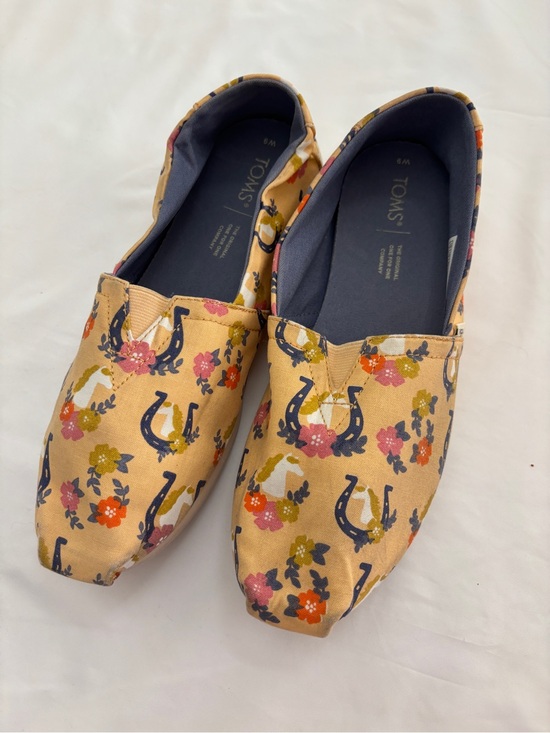 Toms Shoes - TOMS Mustard Canvas Slip-Ons with Navy Horseshoe & Floral Print Women’s Size 9